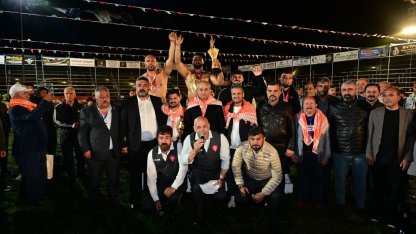 Kepez’de 12 yıl sonra er meydanı kuruldu: 984 pehlivan kıyasıya mücadele etti