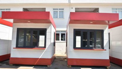 Kepez’e kırmızı-beyaz modern ekmek büfeleri