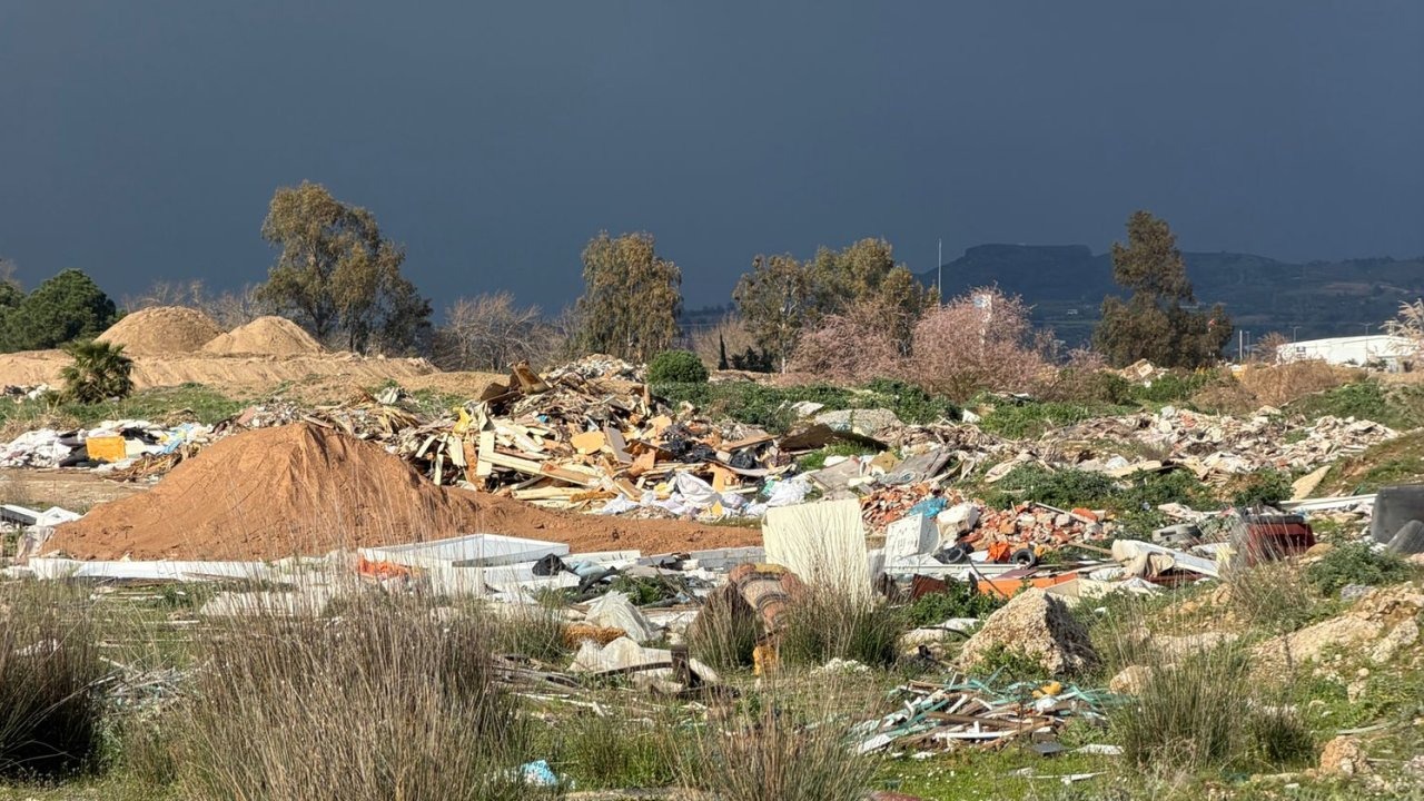 Kuş cenneti çöplüğe döndü