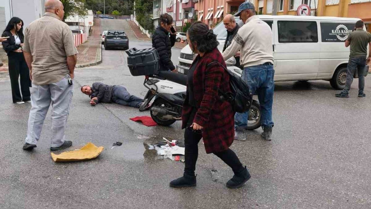 Manavgat’ta kamyonetle çarpışan motosikletin sürücüsü yaralandı