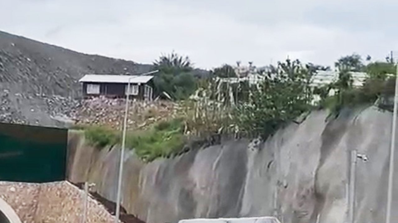 Minibüsüyle ters yönde ilerleyip trafiği tehlikeye atan sürücüye ceza