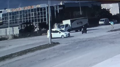 Motosiklet ile hafif ticari araç çarpıştı: 1 yaralı