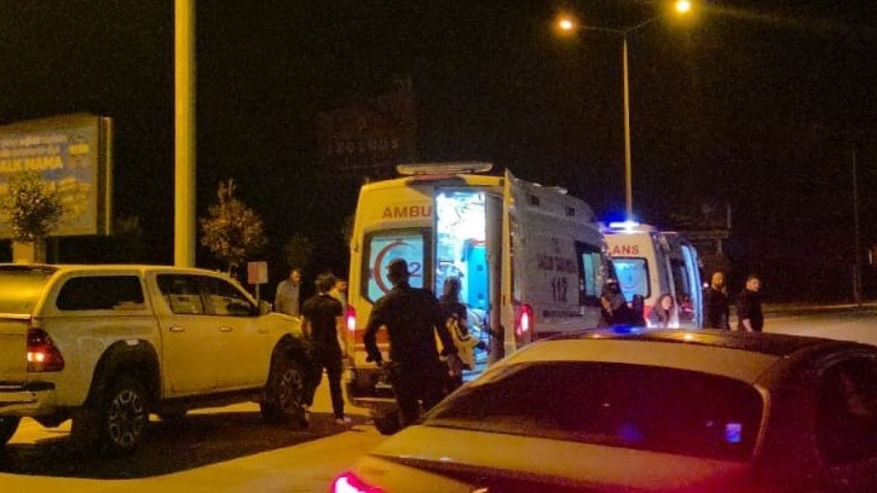 Muratpaşa’da otomobil ile motosiklet çarpıştı: 2 yaralı