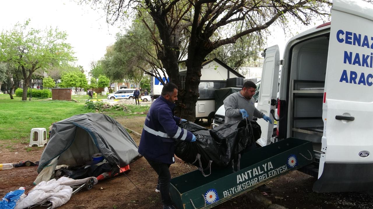 Parka kurduğu çadırda yaşayan adam ölü bulundu