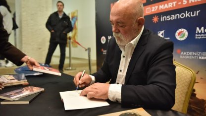 Sinema oyuncusu Ercan Kesal, Kepez Kitap Fuarı’nda okumanın önemine dikkat çekti