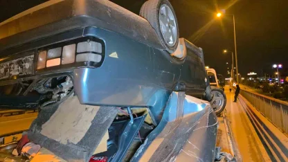 Takla atan otomobilden burunları bile kanamadan çıktılar