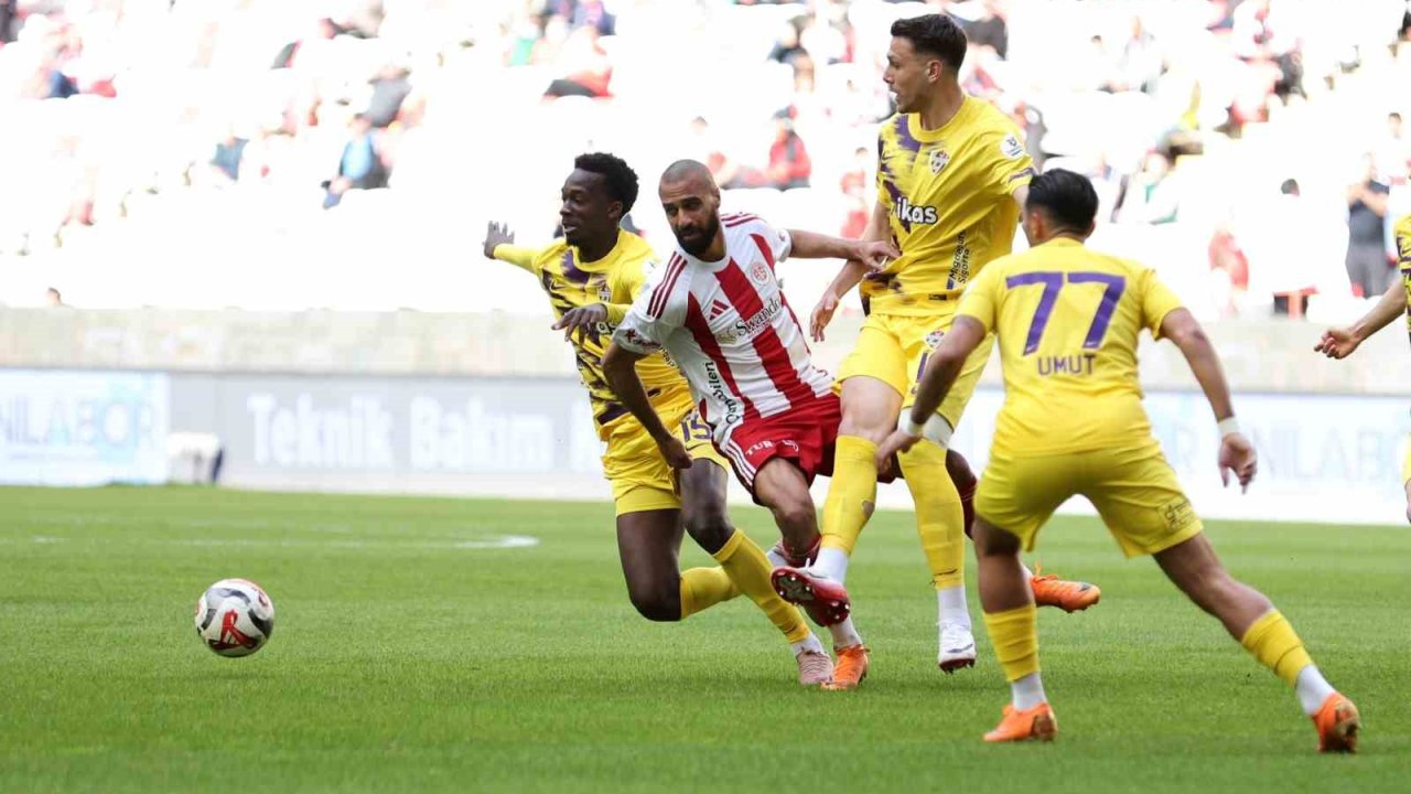 Trendyol Süper Lig: Antalyaspor: 0 - Eyüpspor: 0 (İlk yarı)