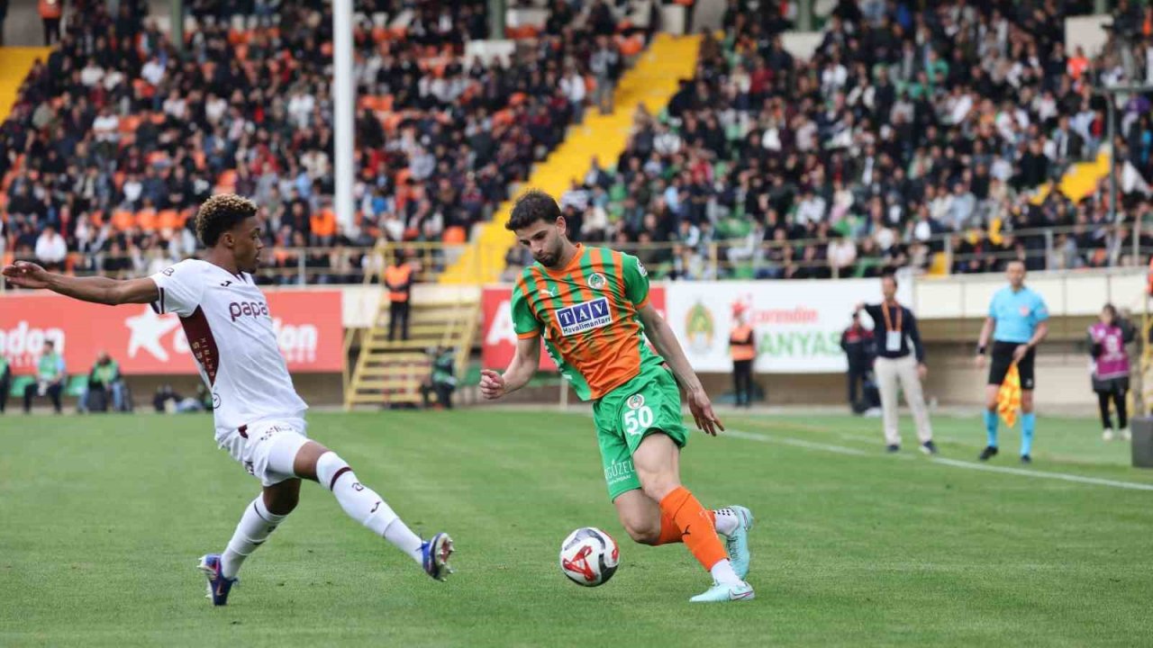 Trendyol Süper Lig: Corendon Alanyaspor: 1 - Trabzonspor: 1 (Maç sonucu)