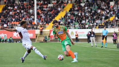 Trendyol Süper Lig: Corendon Alanyaspor: 1 - Trabzonspor: 1 (Maç sonucu)