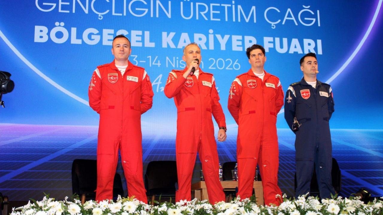 Türk Yıldızları, BAKİF26’da öğrencilerle buluştu