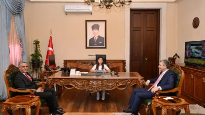 Valilik makamını temsili devralan Nazenin: "Savaşların değil oyunların konuşulduğu bir gelecek için barış çağrımızı yineliyoruz"