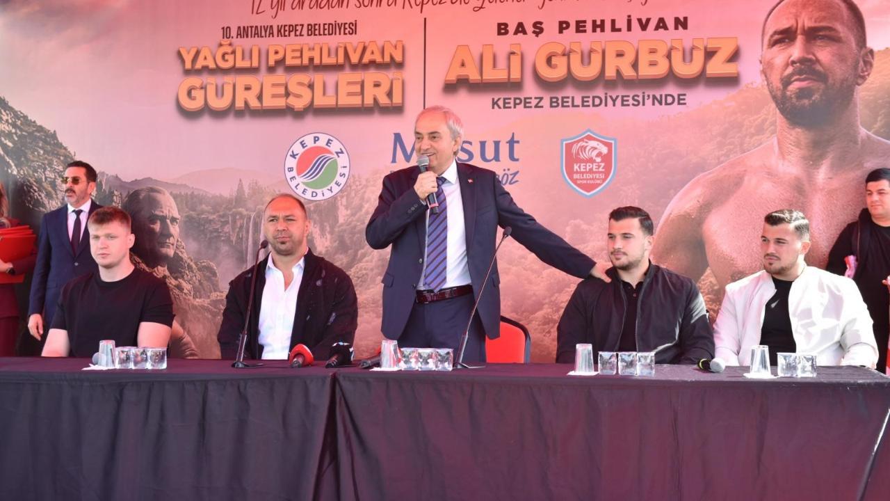 Yağlı güreşlerin efsane ismi Ali Gürbüz’e coşkulu karşılama