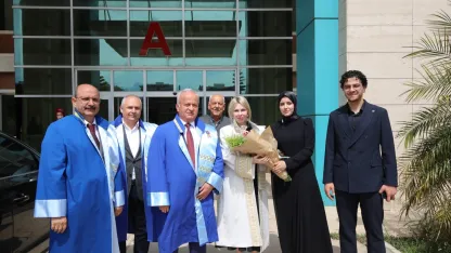 Akdeniz Üniversitesi’nde mezuniyet coşkusu İlahiyat Fakültesi ile başladı