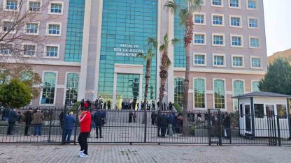 Antalya Büyükşehir Belediyesine yönelik rüşvet soruşturmasında 41 sanık yeniden hakim karşısında