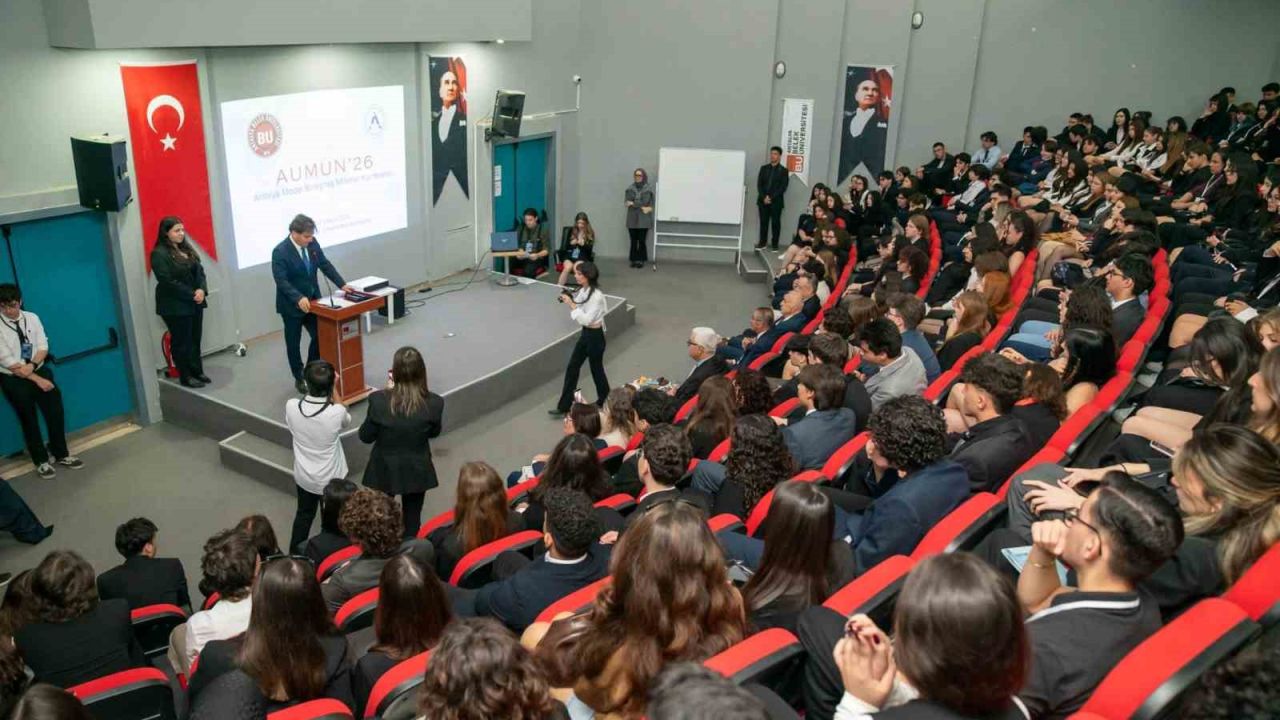 Antalya’da AUMUN’26 başladı: Gençler dünya gündemini tartışıyor