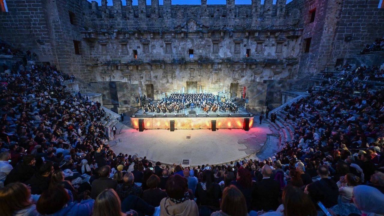 Aspendos'ta 'Kökten Geleceğe Maarif Yolcuları' konseri