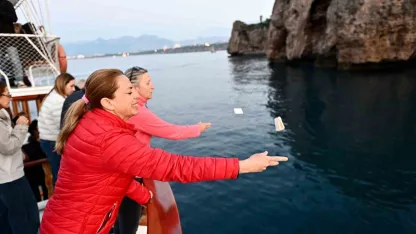 Hıdırellez’de dilekler Akdeniz’in mavi sularına bırakıldı