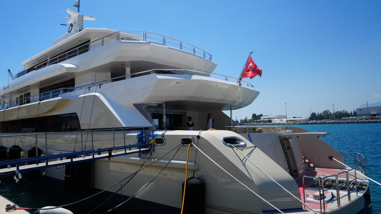 Milyarderlerin yüzen sarayları Antalya’da inşa ediliyor