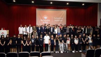 Rektör Özkan’dan lise öğrencileriyle ufuk açıcı sohbet