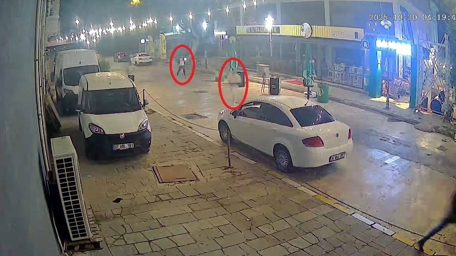 Antalya’da 2 kişinin ölümüyle sonuçlanan silahlı kavga şüphelileri adliyeye sevk edildi