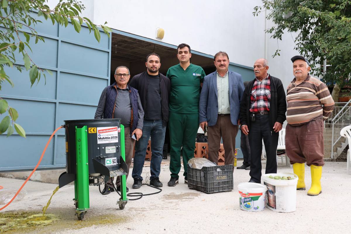 Büyükşehir’in ceviz soyma makineleri üreticilerin hizmetinde