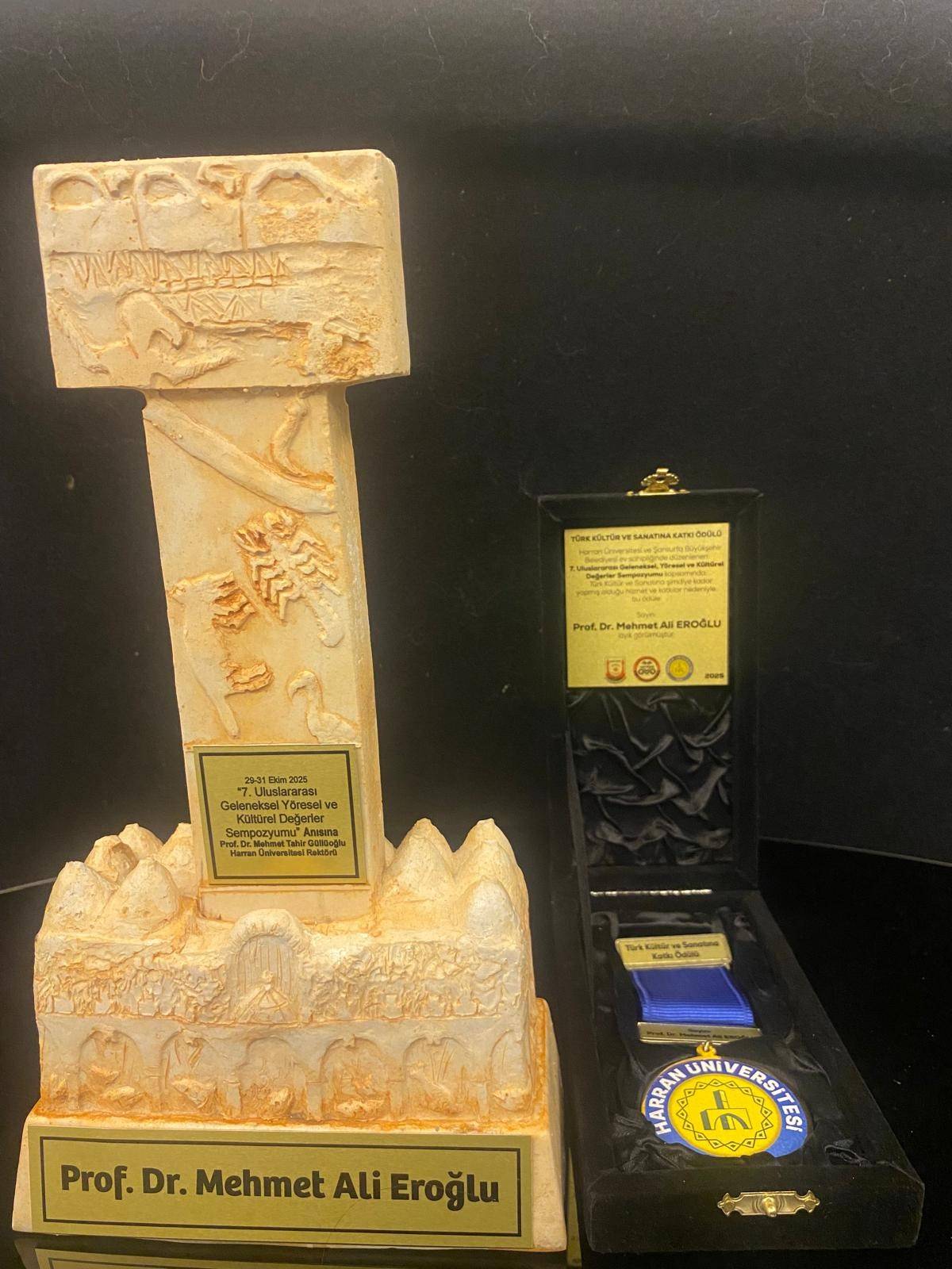 Akdeniz Üniversitesi öğretim üyesi Prof. Dr. Mehmet Ali Eroğlu’na, Türk kültür ve sanatına katkı ödülü