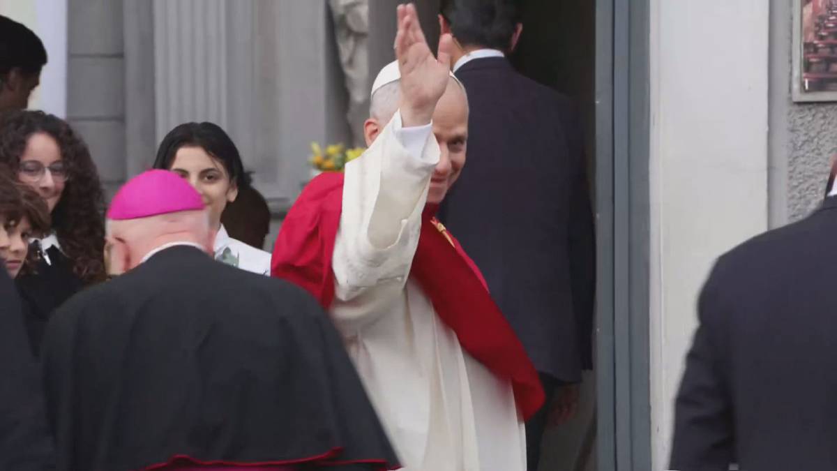 Papa 14. Leo, Saint Esprit Katedrali'nde ayine katıldı