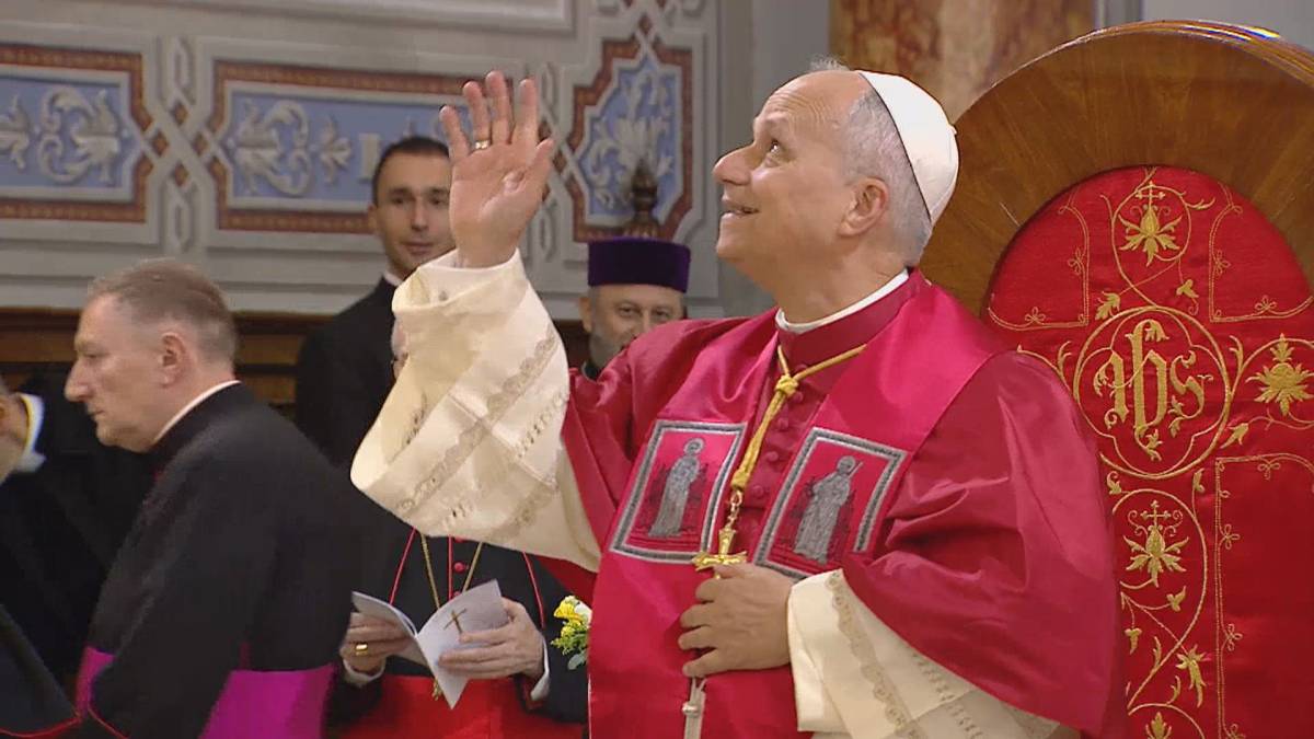 Papa 14. Leo, Saint Esprit Katedrali'nde ayine katıldı