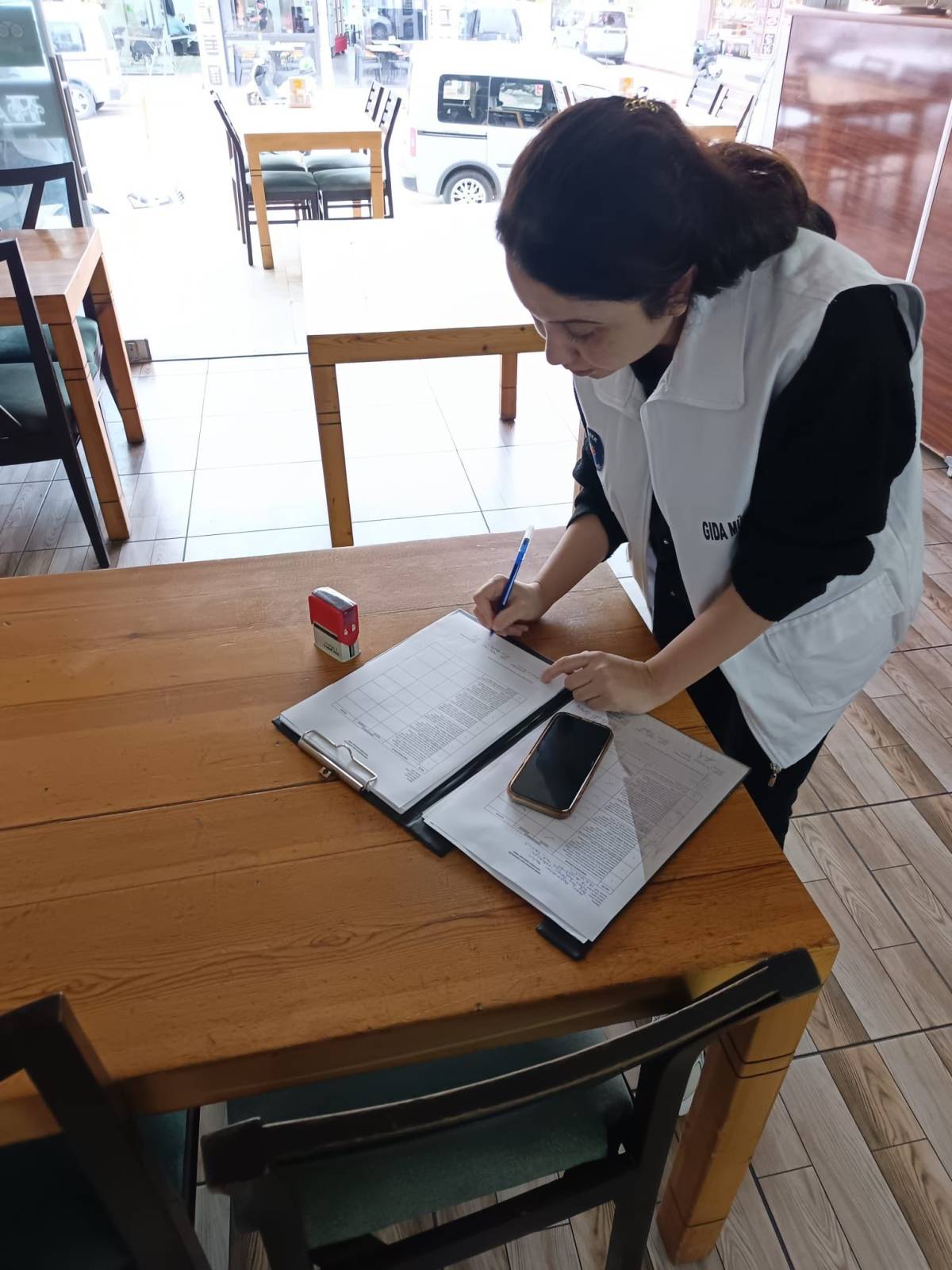 Kemer’de zabıtadan restoran ve kafelere denetim