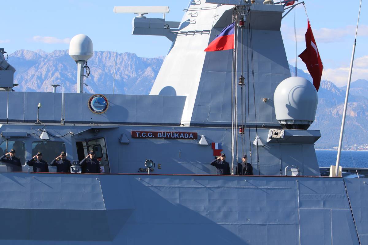 Doğu Akdeniz-2025 Tatbikatı Antalya açıklarında nefes kesti