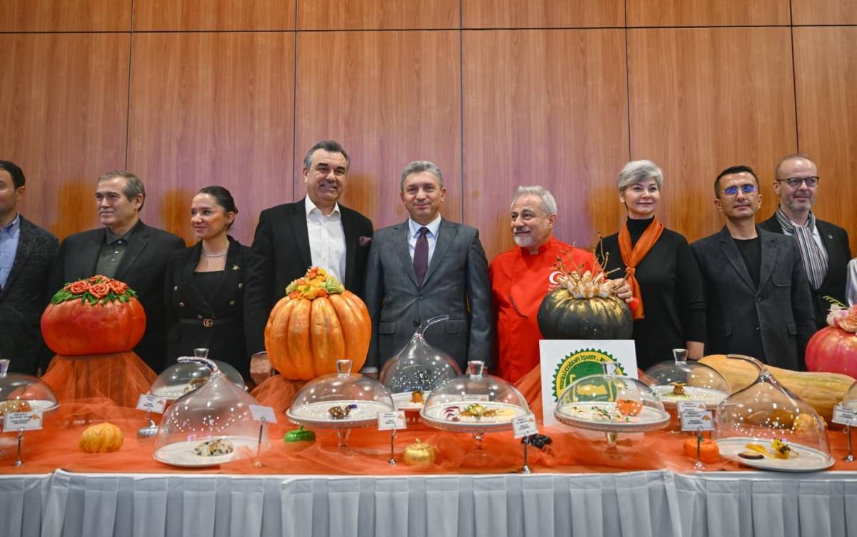 Döşemealtı kabağı 53 ayrı lezzetle sahnede