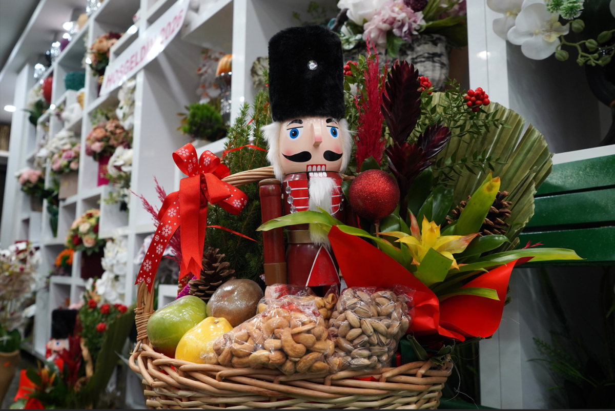 Yeni yıl sepetleri 3 bin liradan, canlı çamlar 1200 liradan alıcı buluyor