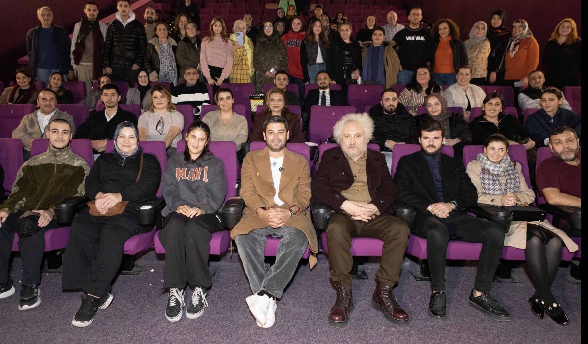 Ozan Akbaba ve Yüksel Aksu’dan ‘Bak Postacı Geliyor’ izleyicilerine film arasında sürpriz