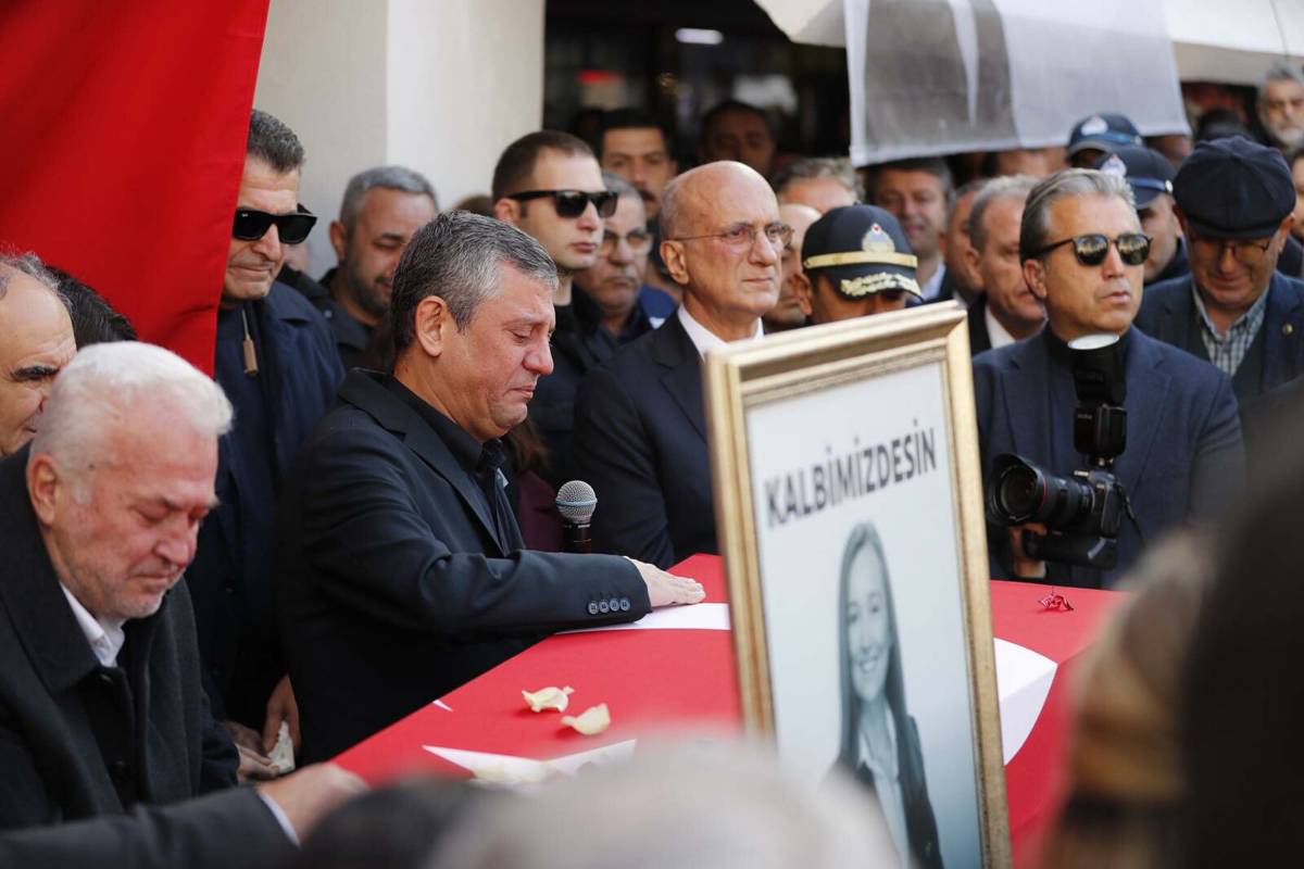 Şehzadeler Belediye Başkanı Gülşah Durbay için belediye önünde tören