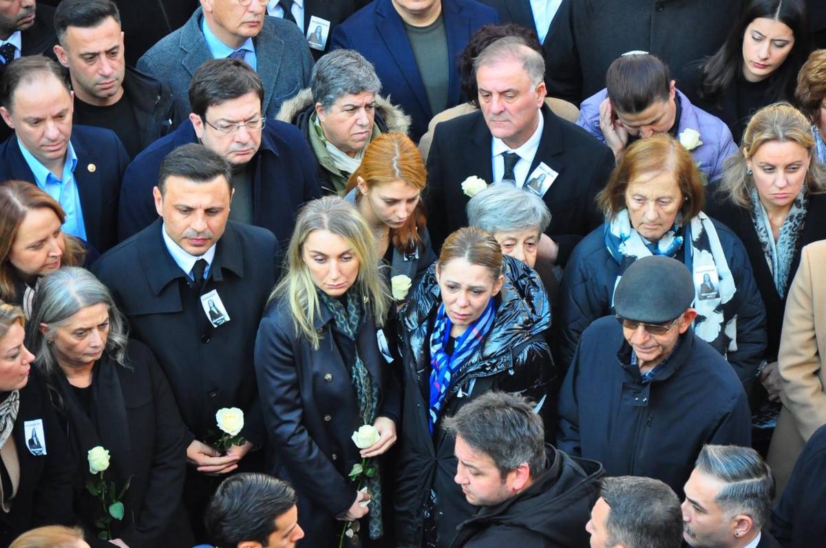 Şehzadeler Belediye Başkanı Gülşah Durbay için belediye önünde tören