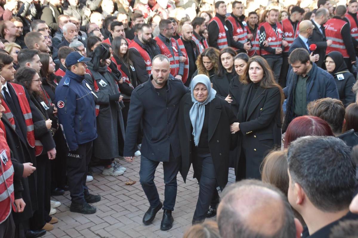 Şehzadeler Belediye Başkanı Gülşah Durbay için belediye önünde tören
