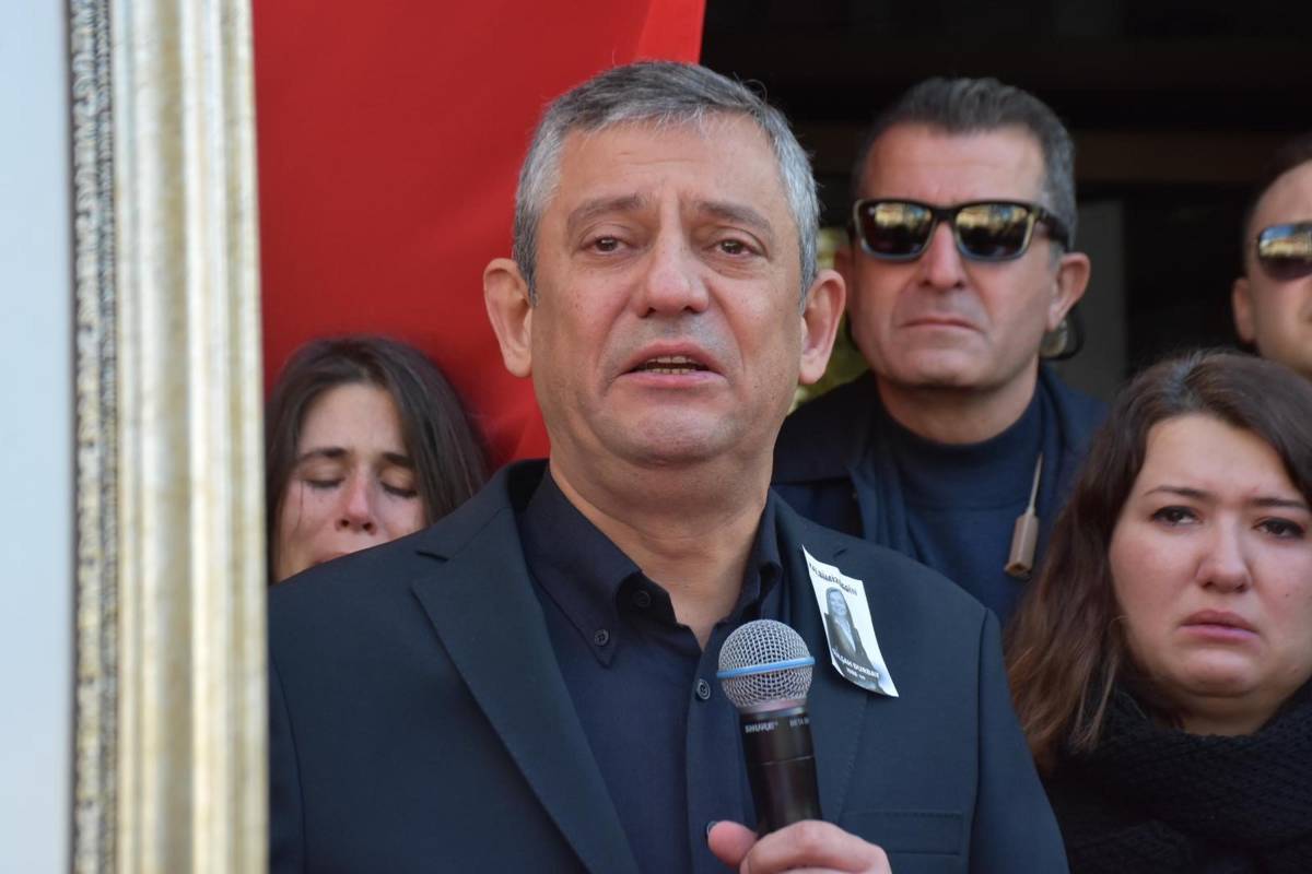 Şehzadeler Belediye Başkanı Gülşah Durbay için belediye önünde tören