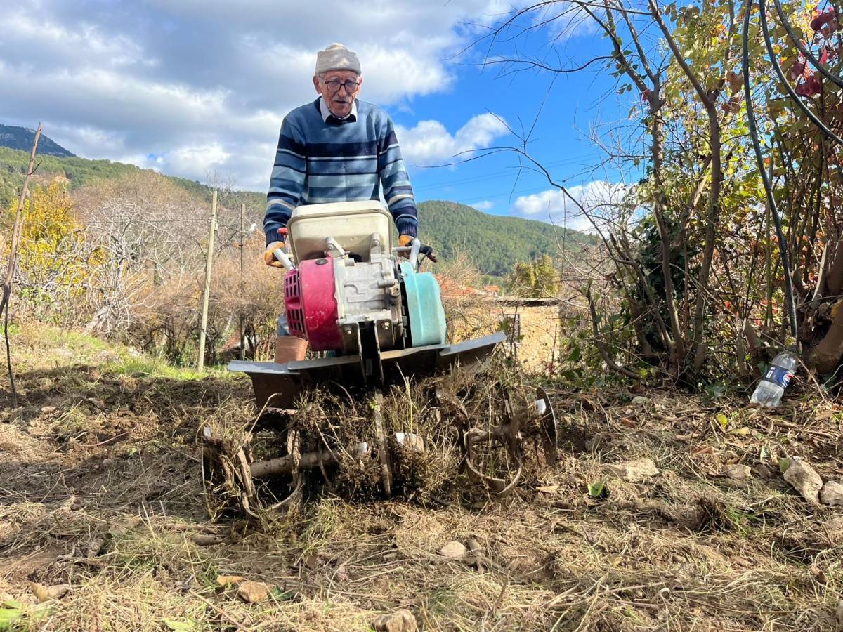 Antalya’da 82 yaşındaki yeminli mali müşavirden köy hayatına örnek proje