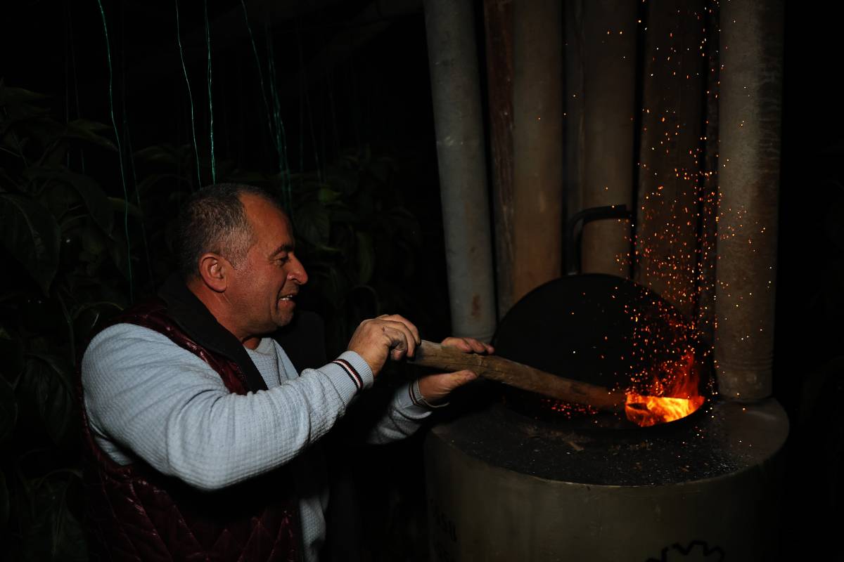 Seralarda dona karşı sıcaklıklar cep telefonundan anlık takip ediliyor