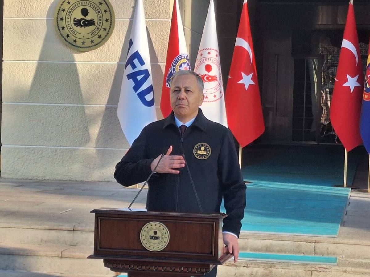 Bakan Yerlikaya: İzmir merkezli 14 ildeki uyuşturucu operasyonunda 641 şüpheli gözaltına alındı