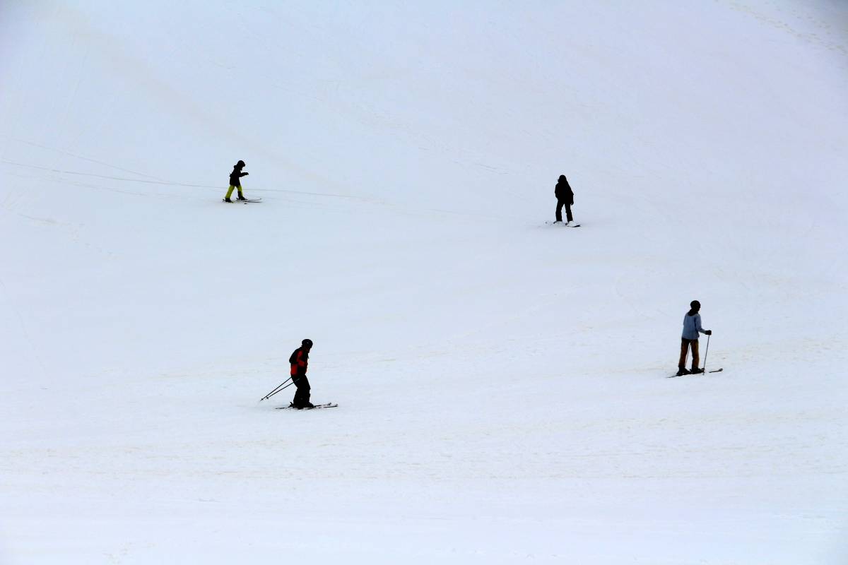 Davraz Kayak Merkezi'ne 2 haftada 100 bin ziyaretçi