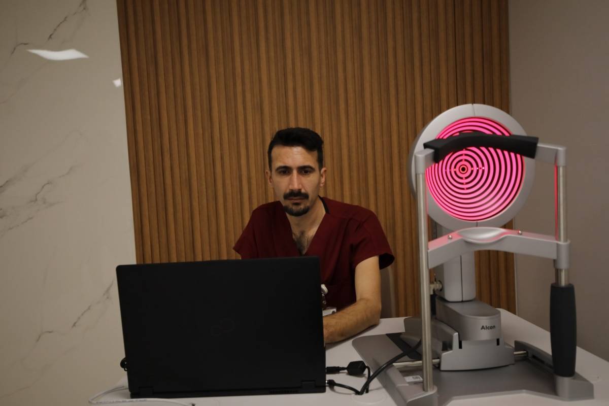 Akdeniz Üniversitesi Hastanesi’nde göz hastalıklarına lazer ile tedavi