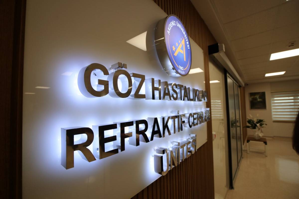 Akdeniz Üniversitesi Hastanesi’nde göz hastalıklarına lazer ile tedavi