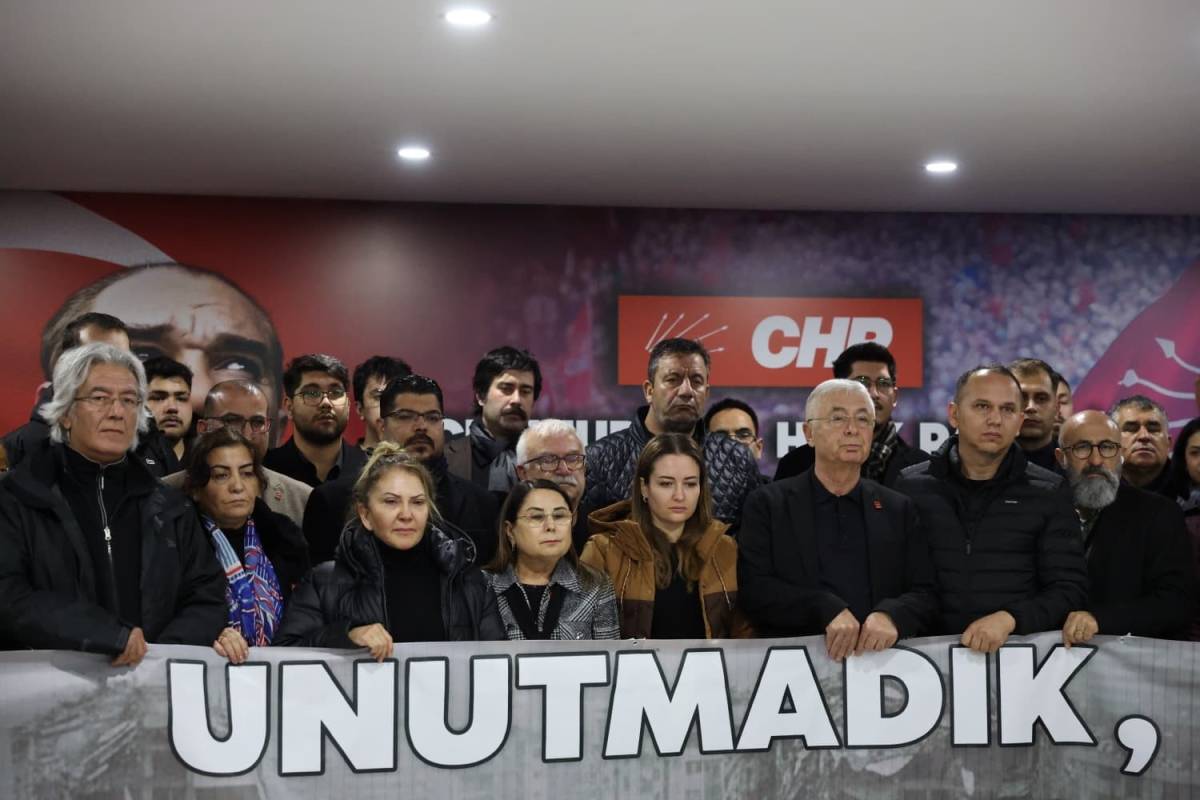 6 Şubat depremlerinin 3. yıl dönümünde hayatını kaybedenler anıldı