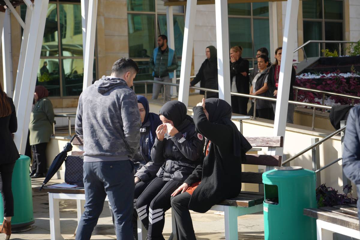 Görev yaptığı adliyede ölü bulunan güvenlik görevlisi gözyaşlarıyla uğurlandı