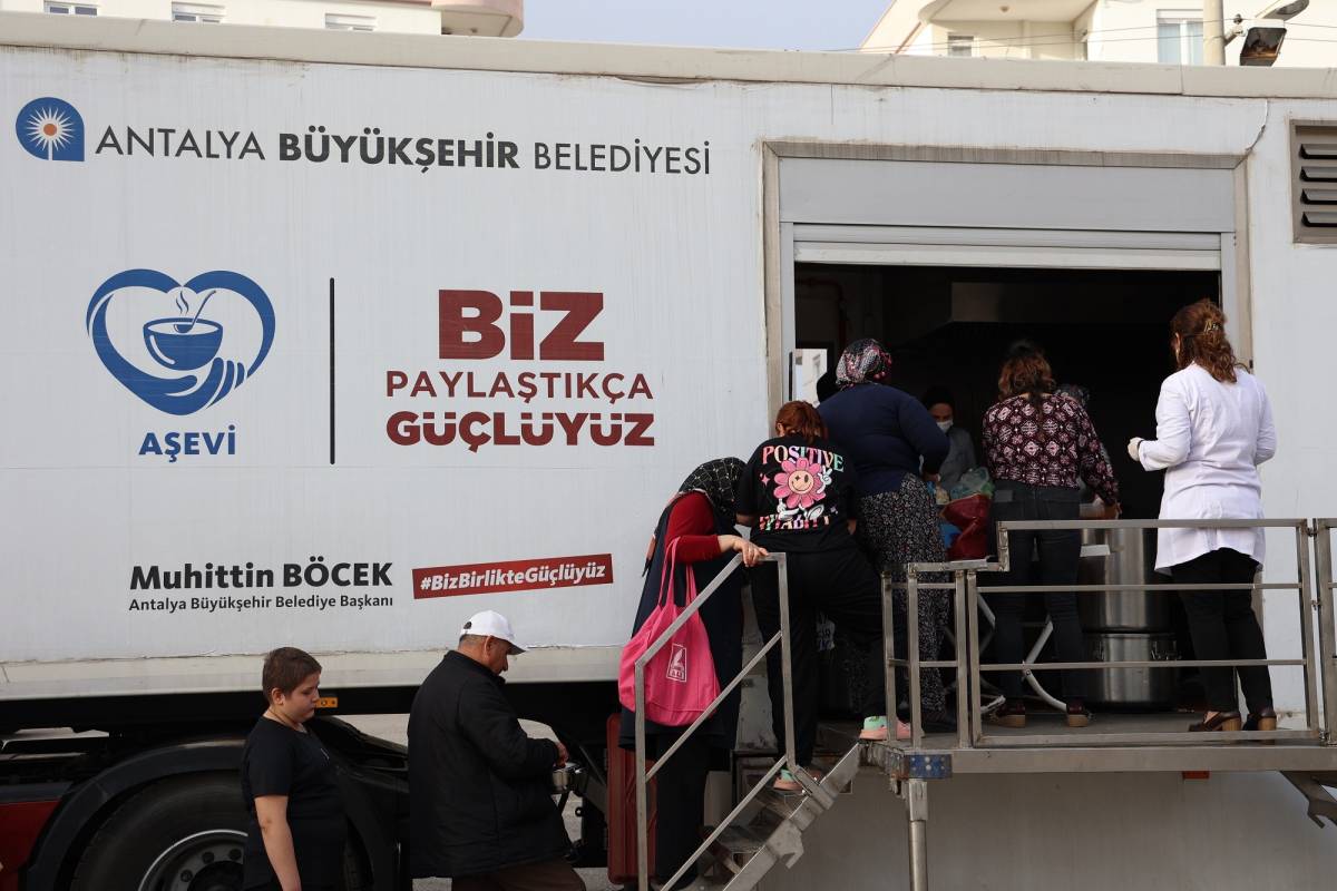 Büyükşehir Ramazan bereketini mahallelere taşıyor