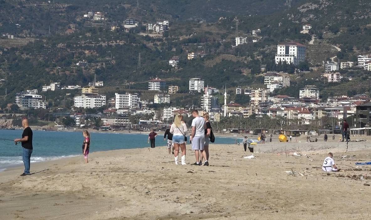 Alanya’da şubat ortasında deniz keyfi