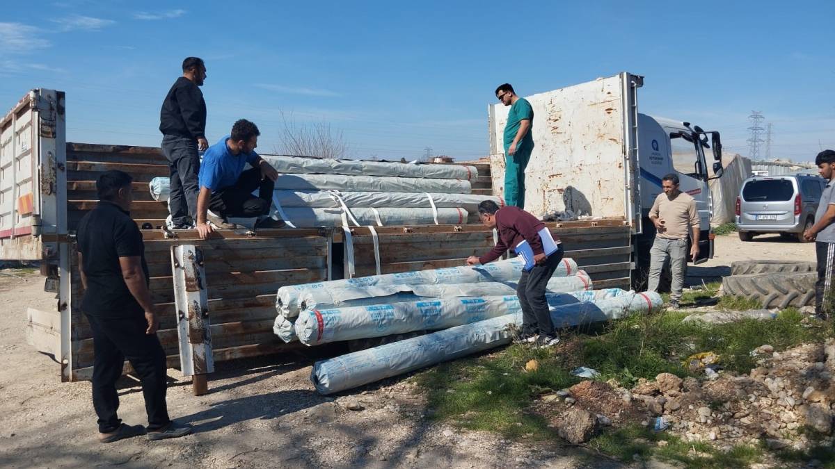 Büyükşehir Belediyesinden üreticiye sera naylonu desteği