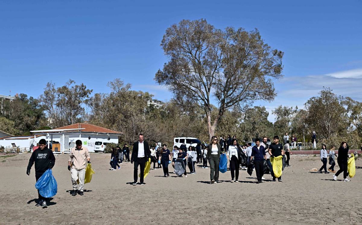 Lara Sahili’nde öğrencilerden bilimsel temizlik