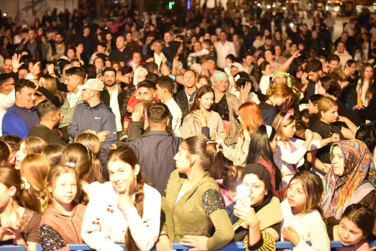 Kepez’de Dünya Romanlar Günü’ne özel ‘Roman Gecesi’